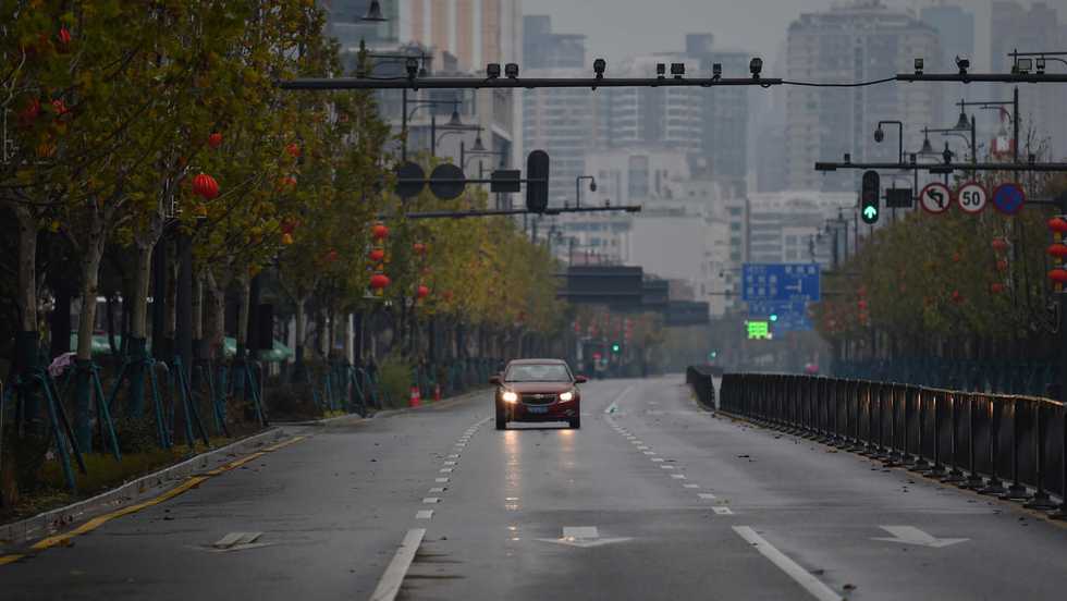 Wuhan motorists defy virus threat to help neighbors