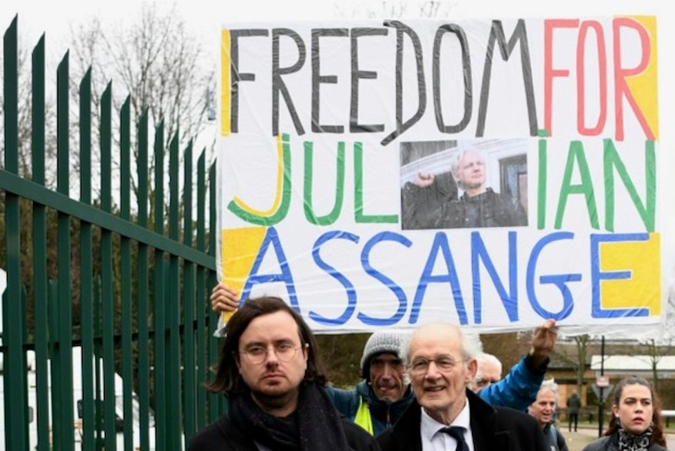 In extradition bid, US accuses Assange of endangering sources