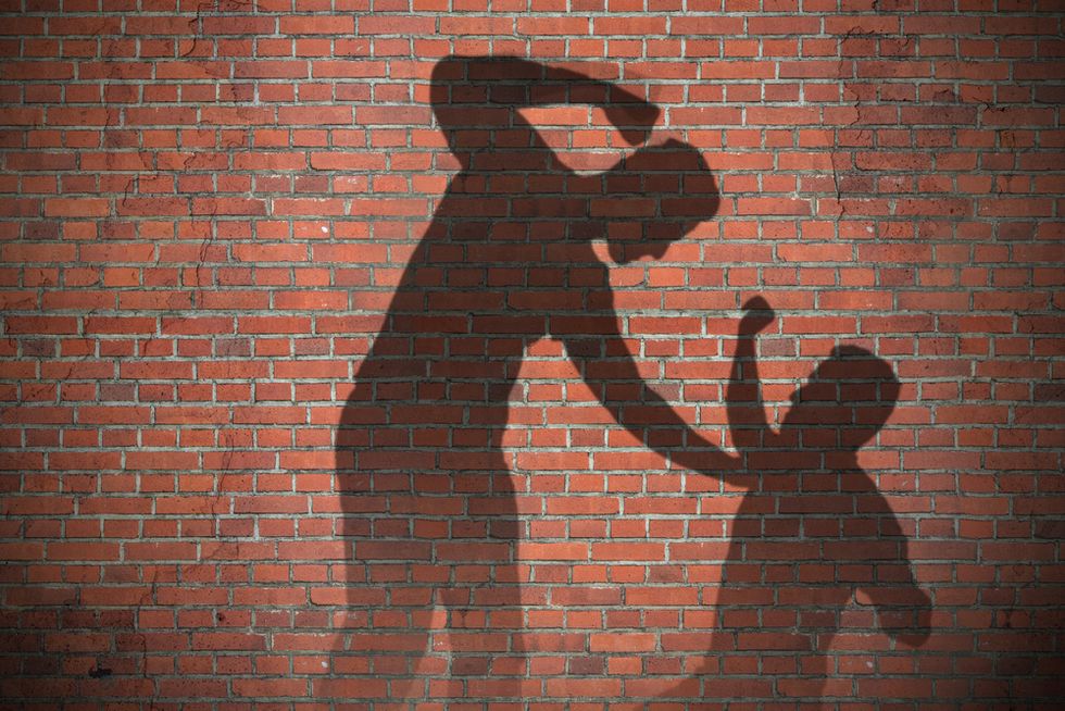 Florida man beaten by angry mob and shamed online after trying to help lost 2-year-old find her family
