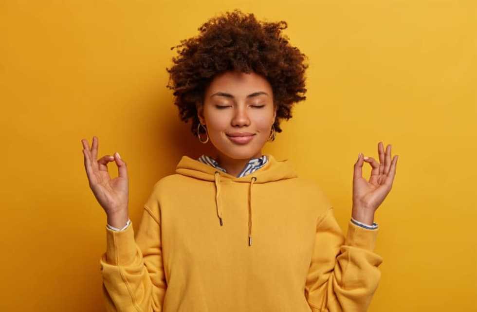 Self-compassion and acceptance of experiences may explain the link between meditation and mental health