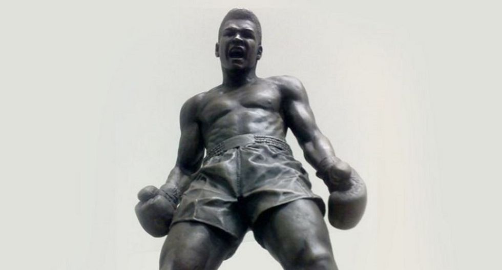 Hundreds petition to ‘knock out’ Confederate monument at Louisville campus with Muhammad Ali statue