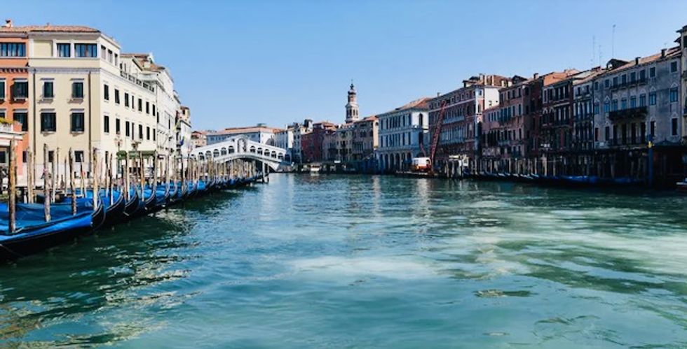 Venice locals beckon visitors back to the 'dead city'