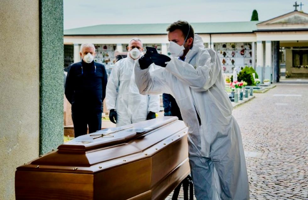 US coronavirus deaths surge past 2,000: Johns Hopkins