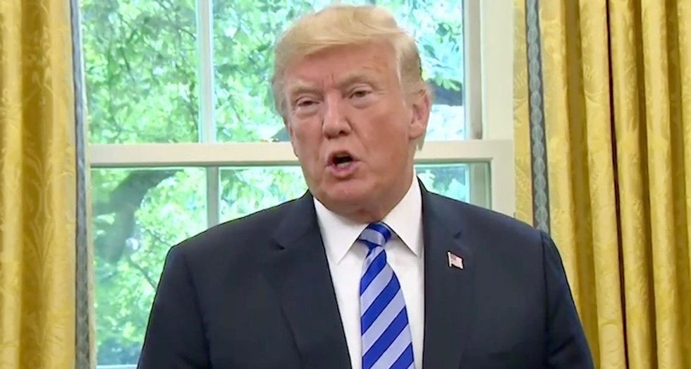 Trump insults ex-presidents on surreal White House tours for strangers and friends: report