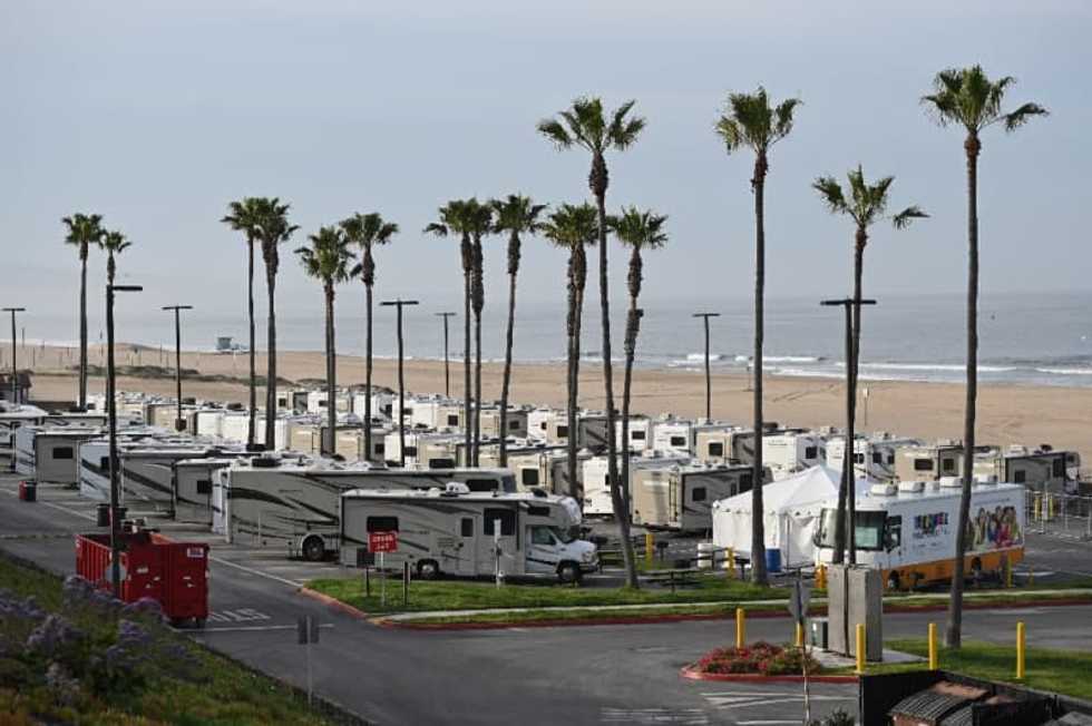 Los Angeles virus patients isolate in mobile homes