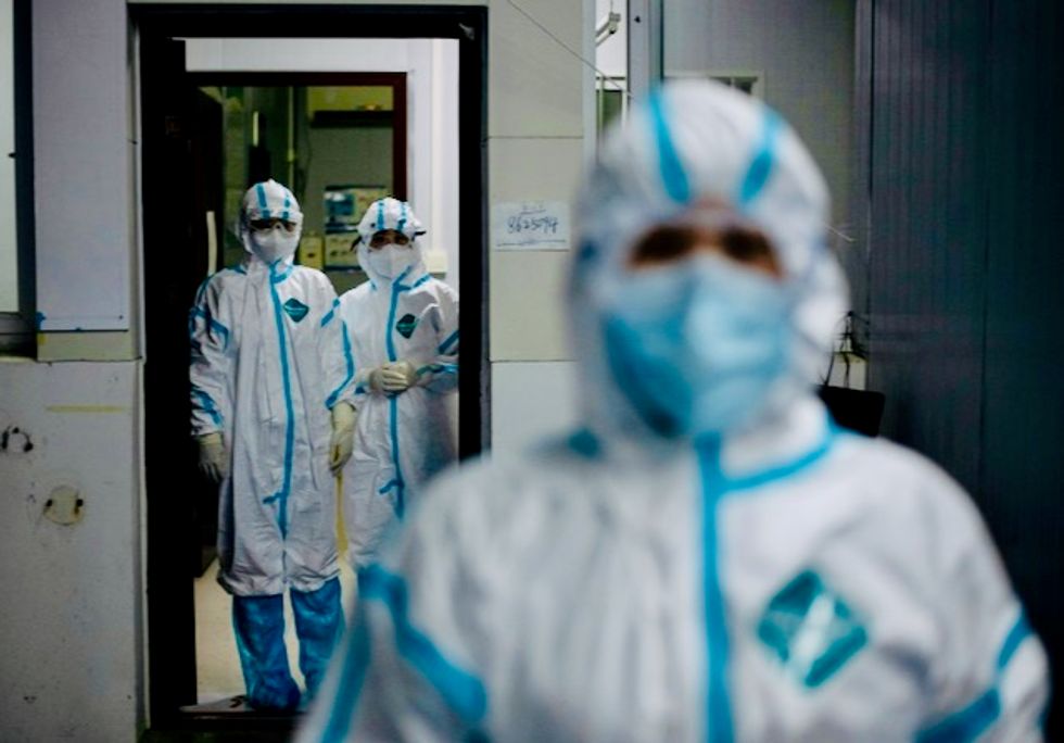 As pandemic deepens, coronavirus symptoms multiply