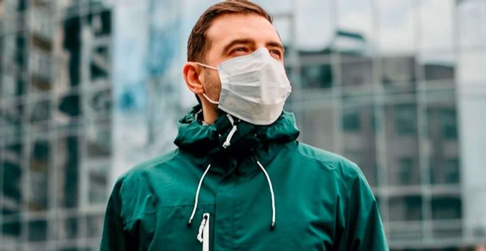 REVEALED: USPS had a plan to send 5 facemasks to every home in America –  but the White House killed it