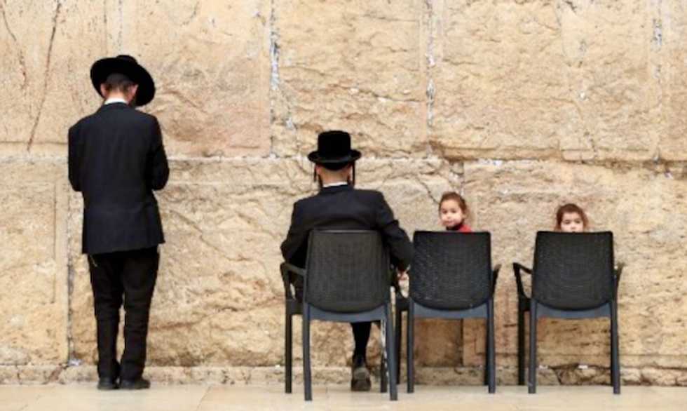 Passover on Zoom: Jewish leaders split on digital Seders