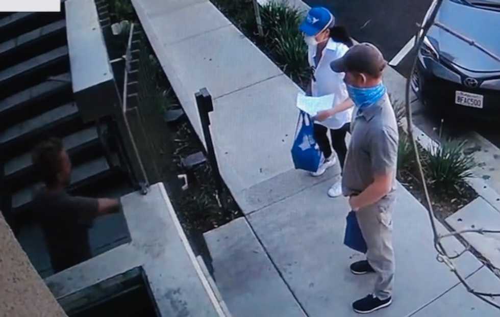 Prince Harry and Meghan hand out meals in Los Angeles