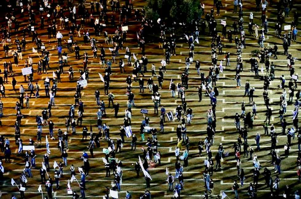 Thousands of Israelis demonstrate to 'let democracy win'