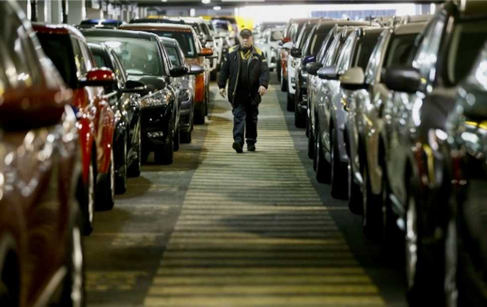 Hertz allowed to sell $1 billion in shares despite bankruptcy