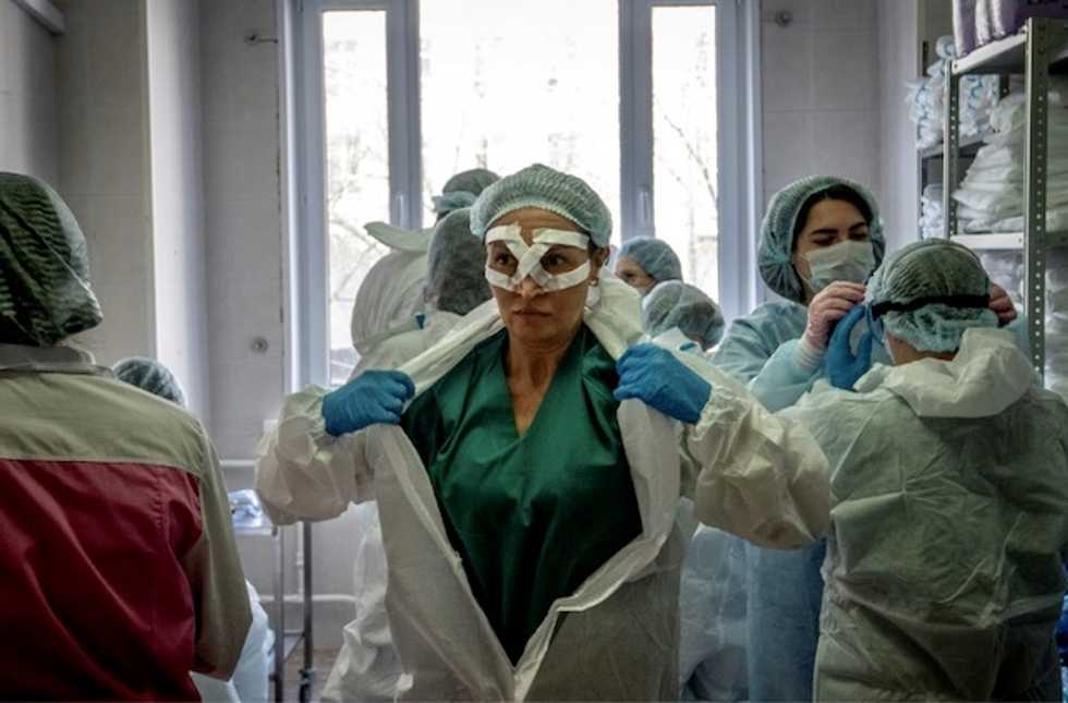 Russia records more than 10,000 new virus cases