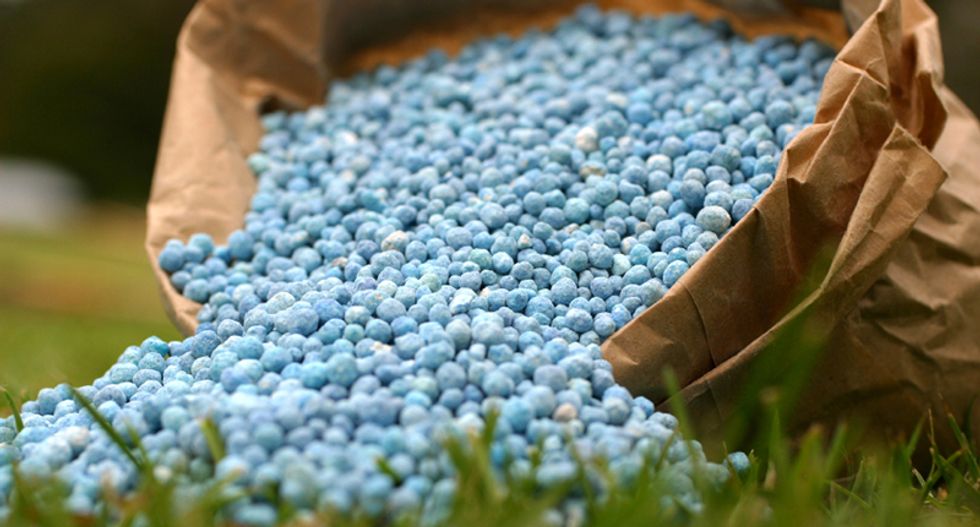 Rural Alabama fertilizer plant spreads caustic smoke -- orders hundreds of residents indoors