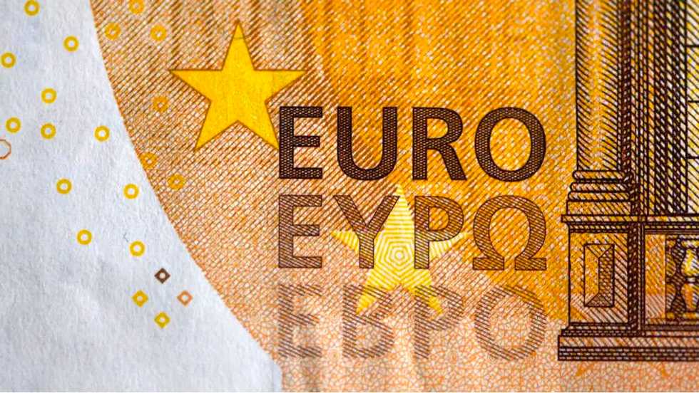 Euro banknotes safe to touch despite coronavirus: ECB