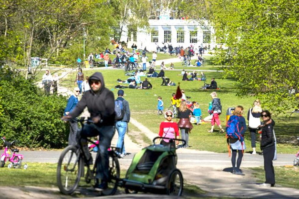A doctor shares 7 steps he’ll review to decide when and where it’s safe to go out and about