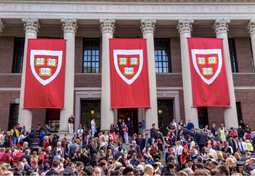 Coronavirus: Top US universities move classes online