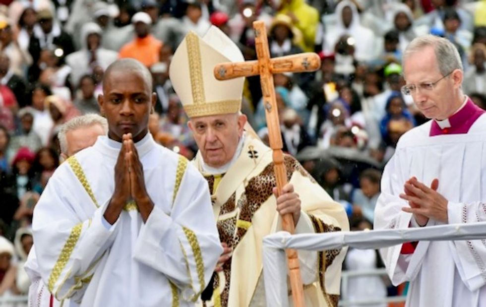 Pope Francis ushers in Christmas with message of 'unconditional love'