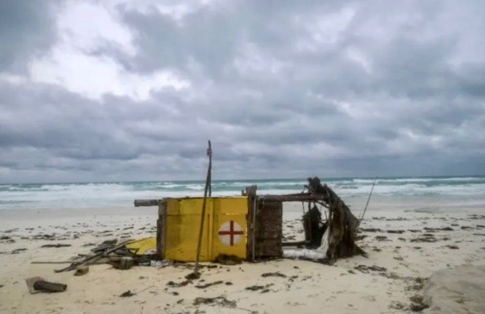 Hurricane Delta lashes Mexico, heads towards US