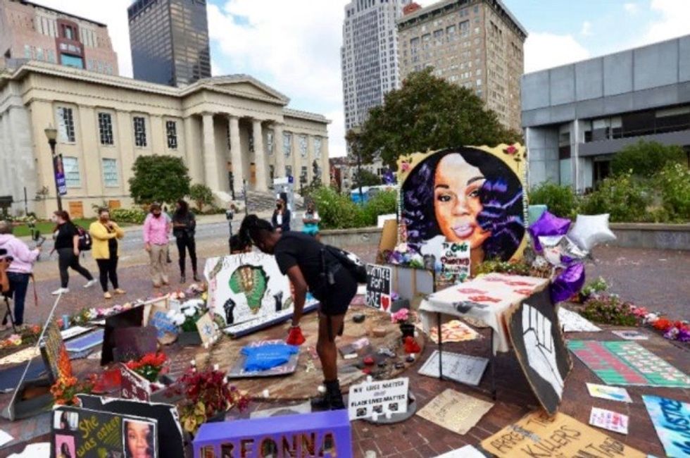 Louisville heads for another night under curfew amid Breonna Taylor protests