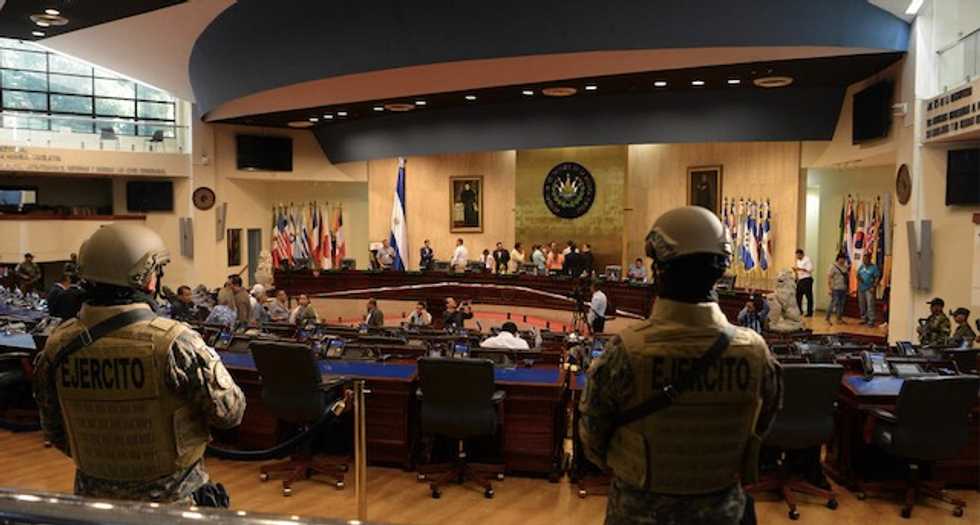 Soldiers and police enter El Salvador's parliament