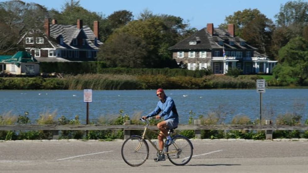 Rich New Yorkers cocoon in plush Hamptons amid Manhattan's pandemic and crime spike