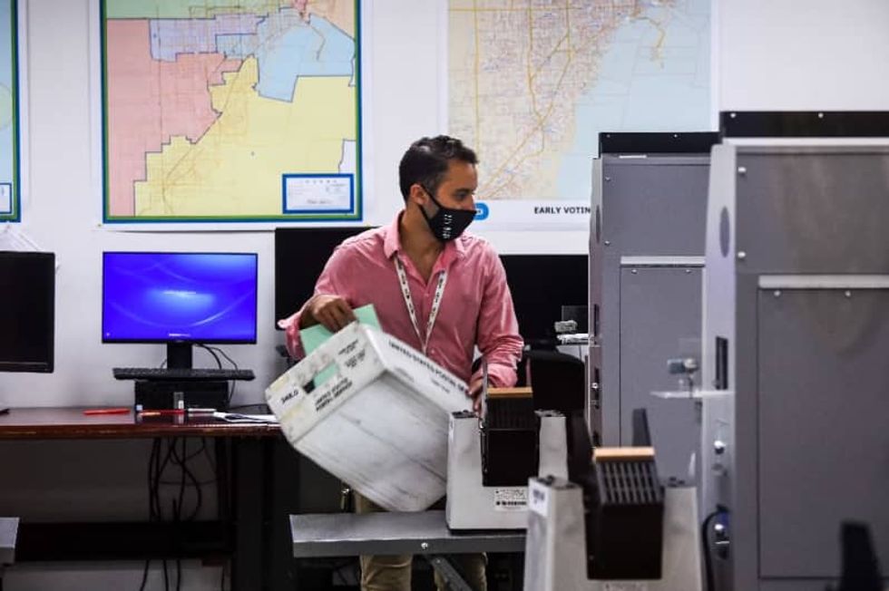 Trump, Biden attorneys flock to Florida to protect votes