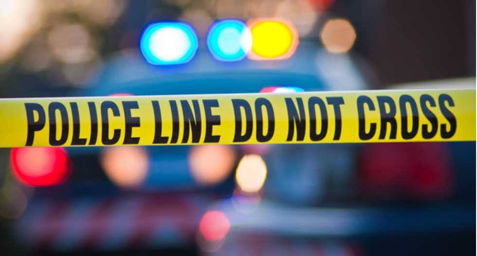 Cop shoots and kills man who stabbed an elderly store customer for asking him to wear a mask