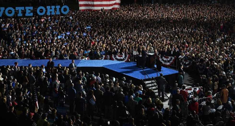 Hillary Clinton draws record crowd in Ohio as Trump flounders