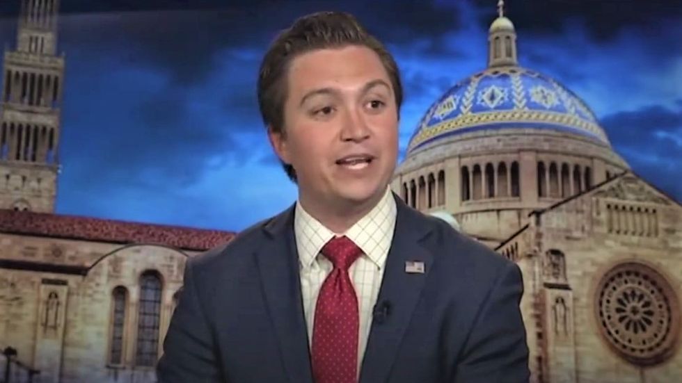 Reporter corners GOP operative over false texts claiming Biden supports gender surgery for 8-year-olds