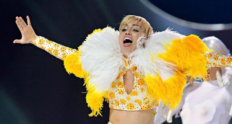 'F*ck this sh*t': Miley Cyrus to flee America if 'rich a**' Trump becomes president