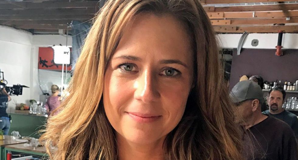 Internet applauds 'The Office' star Jenna Fischer over 'classy' apology tweet