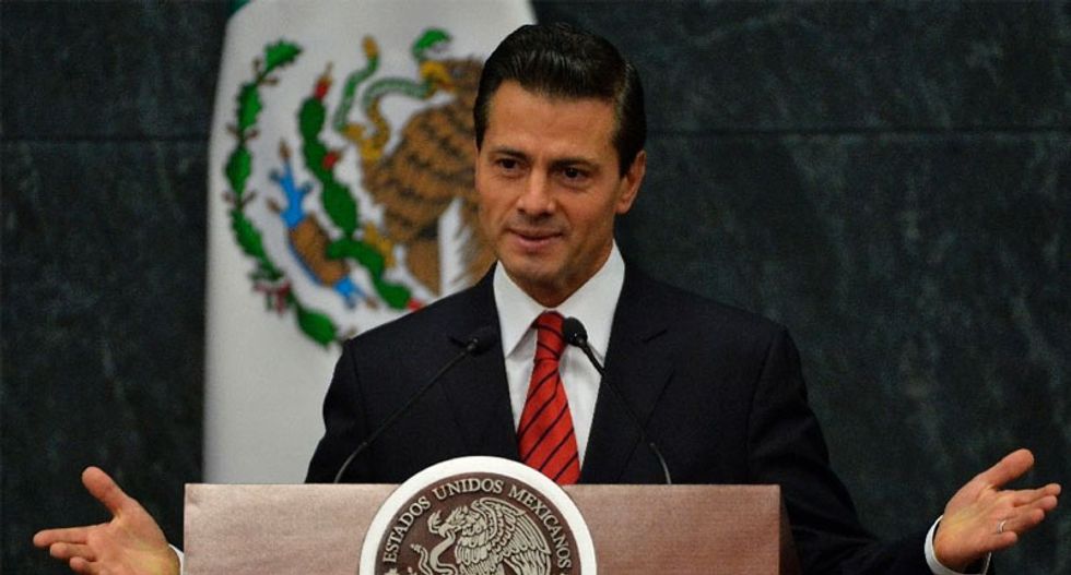 Trump has 'friendly' call with Mexican President Enrique Pena Nieto but demands change