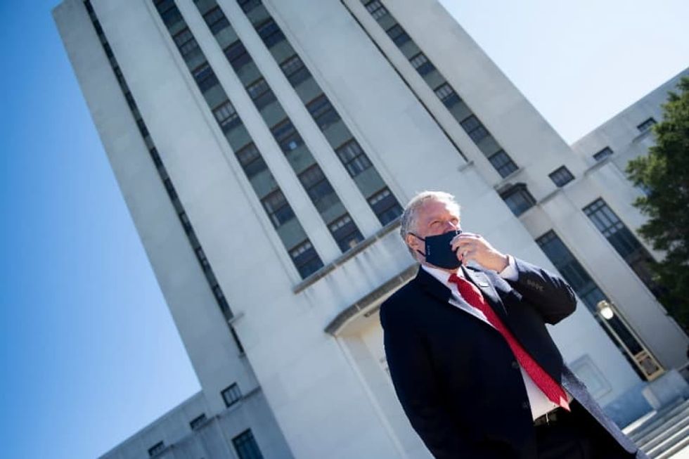 WH chief of staff: Trump improving but doctors were 'very concerned'