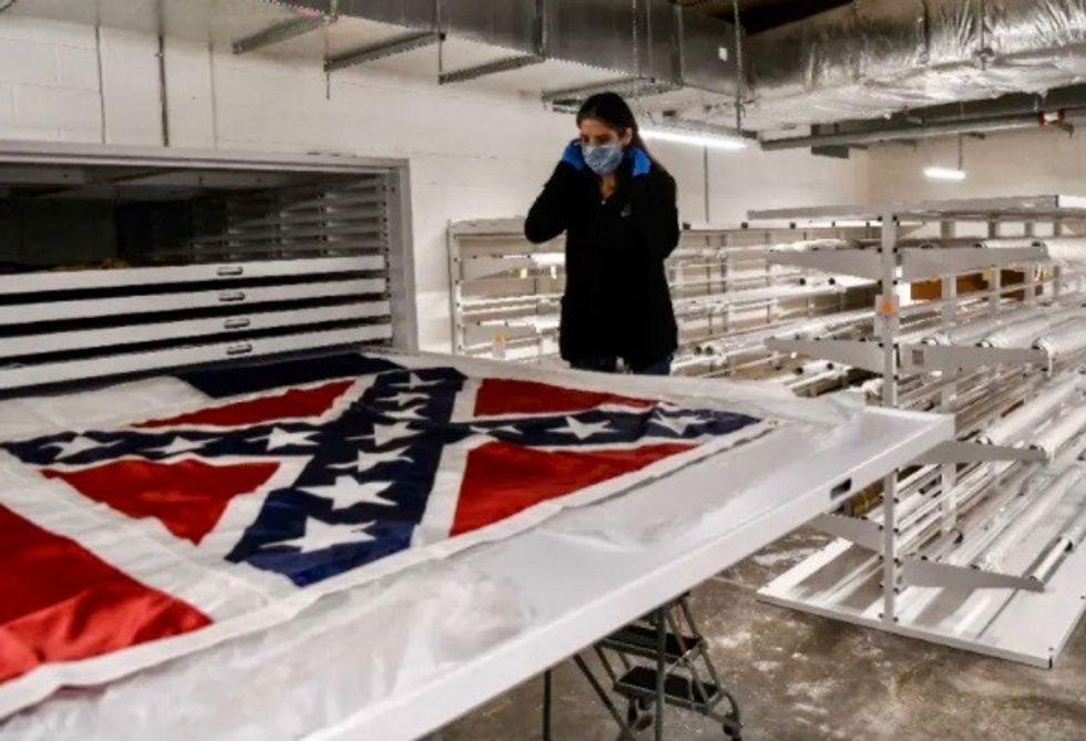 Mississippi voters back new flag without Confederate emblem