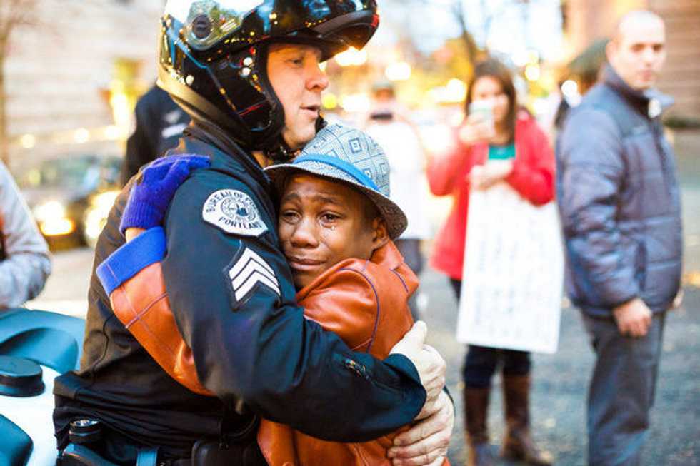 Photo of cop hugging protester at Ferguson rally in Oregon goes viral