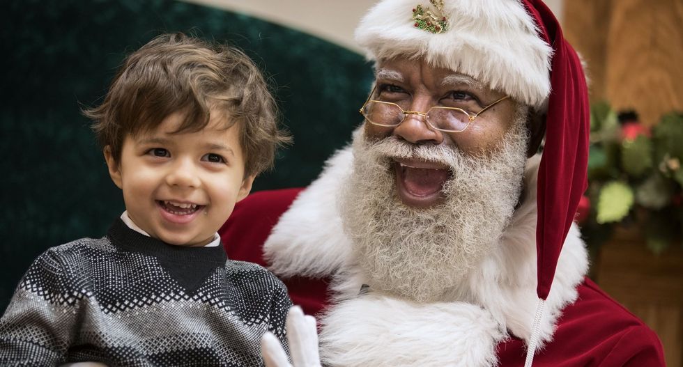 'Santa is WHITE. BOYCOTT Mall of America': Online racists are having a meltdown over mall's black Santa