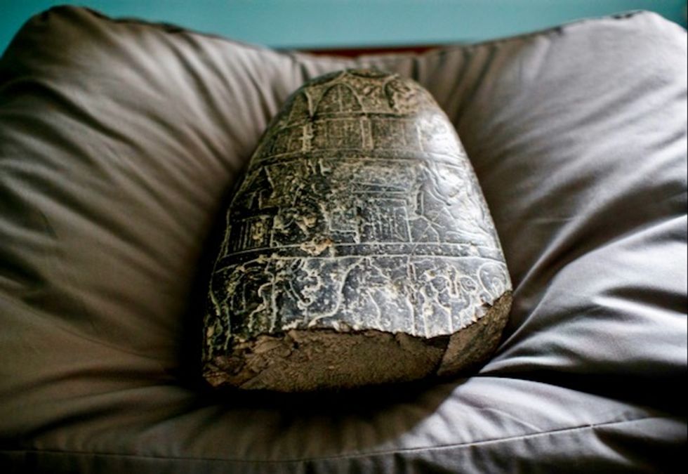 UK returns 3,000-year-old tablet looted during Iraq War