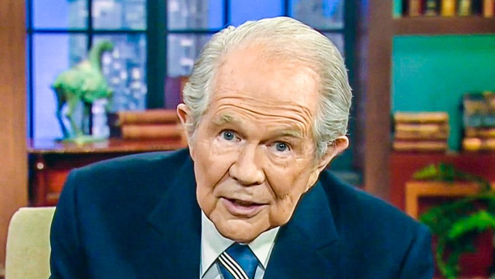 Pat Robertson: Beat non-religious kids on Christmas until they appreciate 'blessings of discipline'