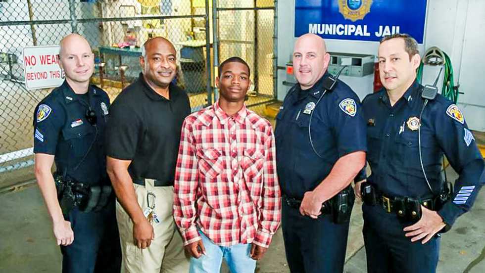 Florida teen saves life of Fort Lauderdale police officer as he is being arrested