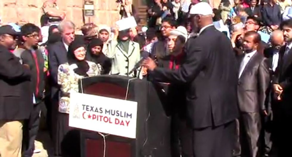 Christian protesters shout down Muslim kids singing National Anthem at Texas rally: 'Islam is a lie!'