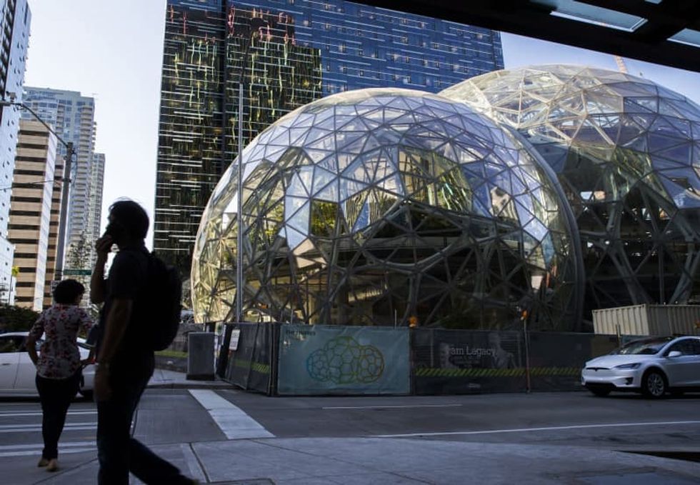 Feds charge Amazon finance manager with insider trading