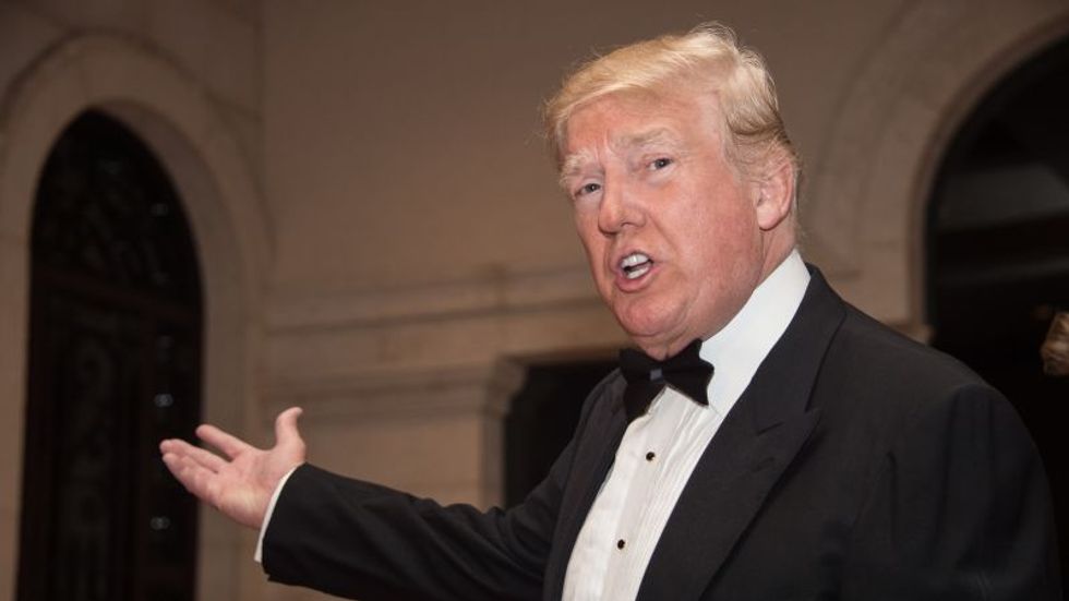 Trump is attending a private dinner with billionaire members of a super PAC that supports his presidential campaign
