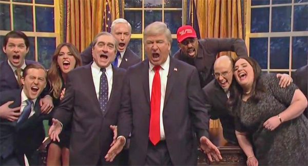Robert De Niro returns to Saturday Night Live to portray Robert Mueller in epic sketch ripping on the Trump family