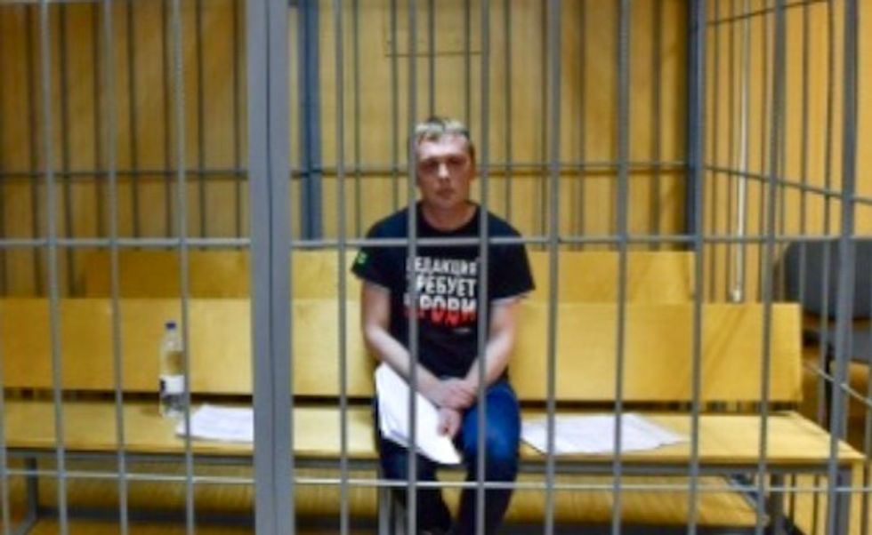 Russian dailies publish same front page over reporter's arrest