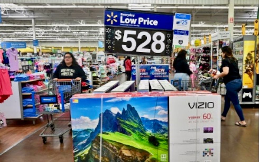 Family of Walmart associate who died of COVID-19 alleges managers ignored his symptoms: lawsuit
