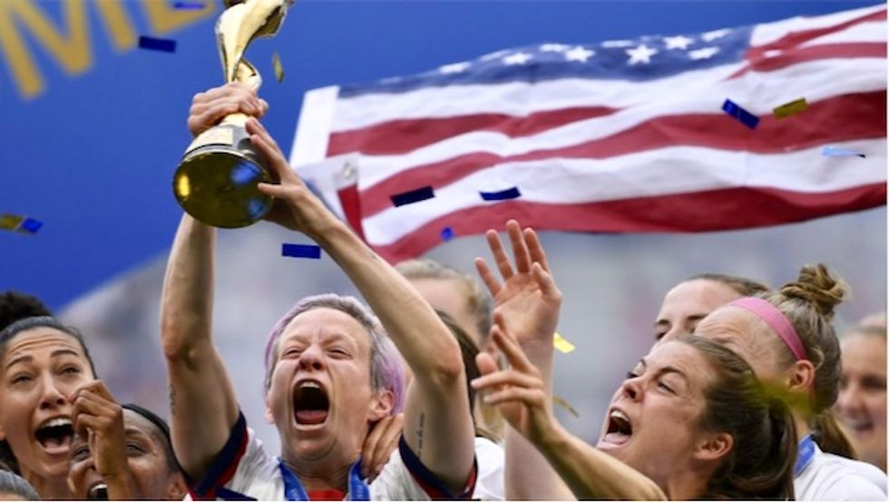 Procter & Gamble gives bonus to US women soccer stars