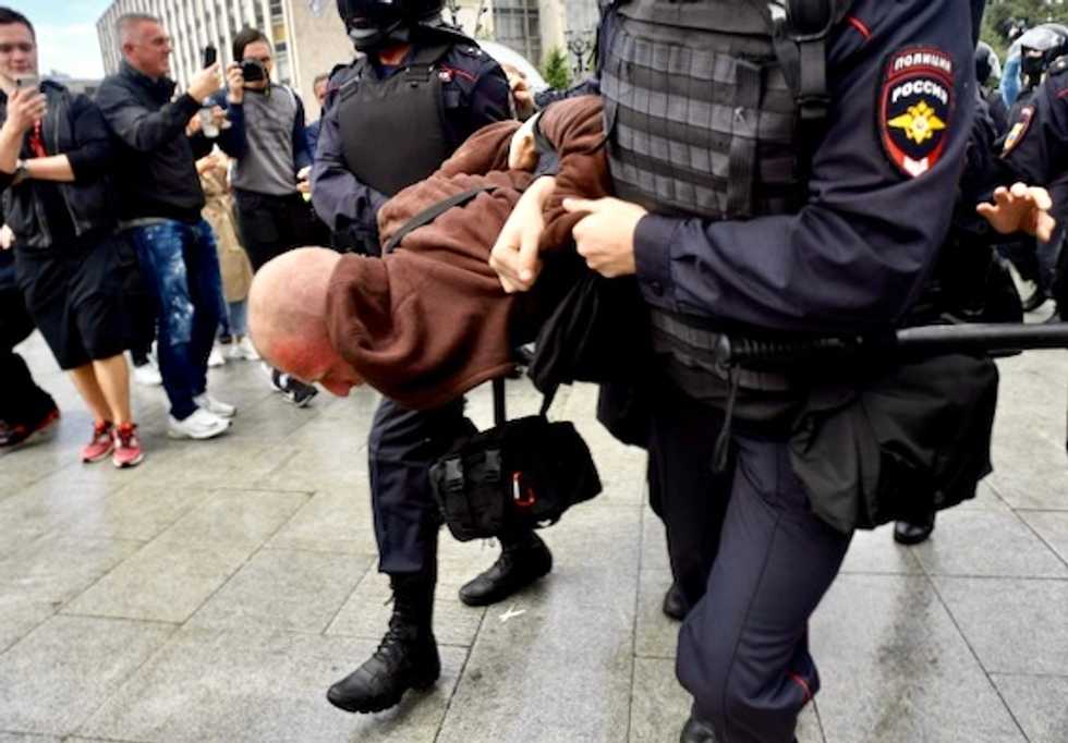 Police detain hundreds at Moscow opposition protest