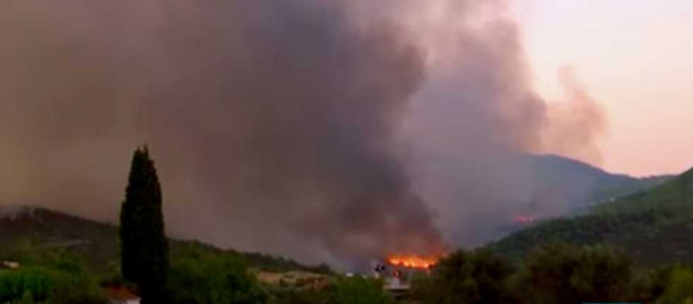 Ecological disaster on Greek island as fire burns on