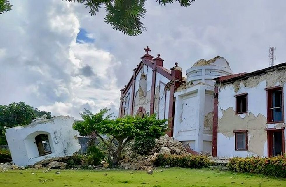 Eight killed as twin quakes strike Philippines