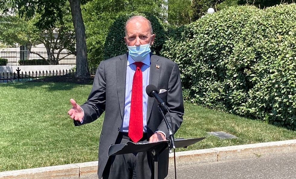 'Moron' Trump adviser Larry Kudlow blasted for improperly wearing a face mask
